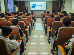 激励同窗们夯实专业根本、培育立异能力
